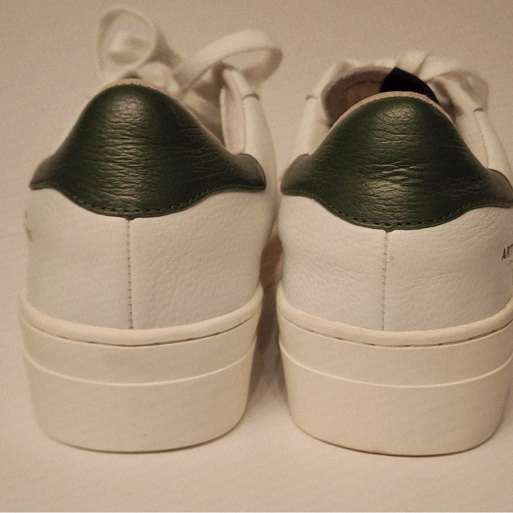 Article No. White & Green 0517 Low-Top Sneakers Men’s Size 8 View 6